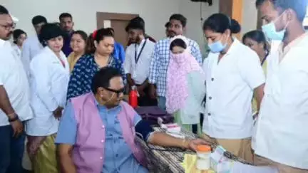 गडचिरोली: अहेरी येथील वासवी सेलिब्रेशन हॉल येथे आमदार धर्मरावबाबा आत्राम यांच्या हस्ते आरोग्य शिबिराचे उद्घाटन