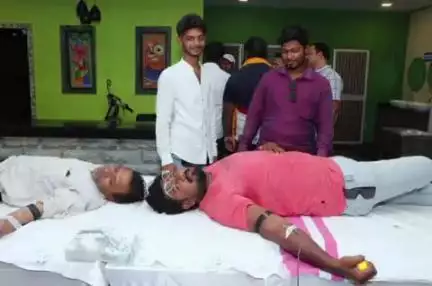 ସୁନ୍ଦରଗଡ ସହର: ବିଶ୍ବ ରକ୍ତଦାତା ଦିବସ ଉପଲକ୍ଷେ ସ୍ଥାନୀୟ ଶଙ୍କର ମେରେଜ ହଲରେ ଆମ ଓଡ଼ିଶା ପକ୍ଷରୁ ରକ୍ତଦାନ ଶିବିର ଅନୁଷ୍ଠିତ