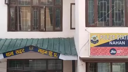 नाहन: ग्राम किरतपुर में हुए उग्र प्रदर्शन के दौरान कुछ लोगों को सिरमौर पुलिस ने हिरासत में लिया
