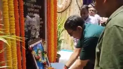 चास: कैंप टू स्थित बोकारो जिला अधिवक्ता संघ भवन परिसर में डॉ. भीमराव अंबेडकर की आदमकद प्रतिमा का हुआ अनावरण