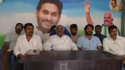 కూటమి నేతలు ప్రజలకు మాయమాటలు చెప్పి ఓట్లు వేయించుకున్నారు: మలికిపురంలో మాజీ మంత్రి గొల్లపల్లి
