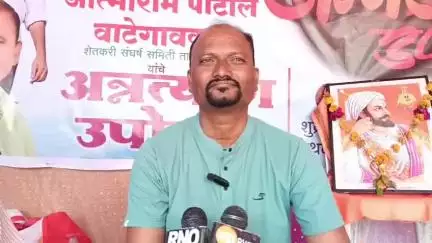 हदगाव: बच्चू कडूंच्या उपोषणाला पाठिंबा देत शेतकरी संघर्ष समितीचे तहसील कार्यालयासमोर अन्नत्याग उपोषण सुरु : उपोषणकर्ते पाटील