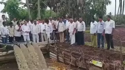 లంకపల్లిలో గుండేరు నుంచి పంట కాలువలకు లిఫ్ట్ ద్వారా సాగునీటిని విడుదల చేసిన ఎమ్మెల్యే బుద్ధ ప్రసాద్