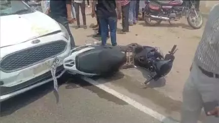 ગોધરા: શહેરના દાહોદ રોડ સ્વામિનારાયણ મંદિર પાસે કાર અને મોપેડ વચ્ચે અકસ્માત, બે વ્યક્તિઓના ઘટના સ્થળે જ મોત