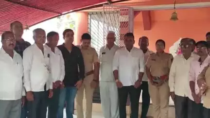 दिंडोरी: वनी येथील पोलीस स्टेशनला दत्त मंदिर पटांगणात अहमदाबाद येथील विमान दुर्घटनेतील मृतांना सर्वपक्षीय श्रद्धांजली