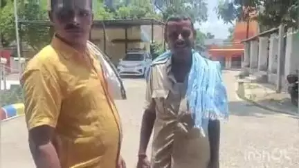 बांका: नयाडीह सिकानपुर गांव से पुलिस ने एक फरार अभियुक्त को किया गिरफ्तार