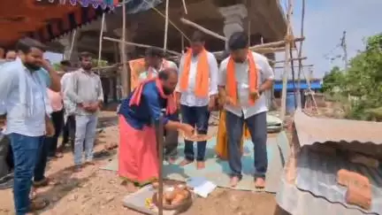 సిర్పూర్ టి: జీడిచేను గ్రామంలో ఆంజనేయ స్వామి మందిర ప్రహరి గోడ నిర్మాణానికి శంకుస్థాపన చేసిన ఎమ్మెల్యే పాల్వాయి