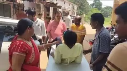 झाझा: नारगंजो के पास ई-रिक्शा पलटने से दो महिलाएं और तीन बच्चे हुए घायल, झाझा रेफरल अस्पताल में हुआ इलाज