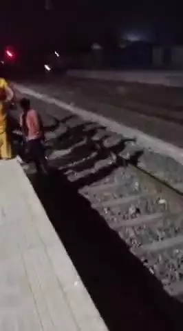 पुपरी: पुपरी रेलवे स्टेशन के प्लेटफार्म पर बाइक दुर्घटना में एक व्यक्ति जख्मी, बेहतर इलाज के लिए किया गया रेफर