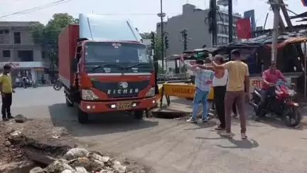 मंदसौर: बीपीएल चौराहा पर नाले की खुदाई करने के बाद नहीं किया नाले को बंद हो रहे आए दिन हादसे#jansamasay