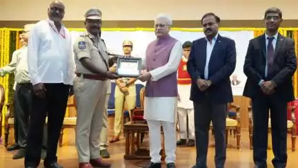 పెద్దపల్లి: రాష్ట్ర గవర్నర్ చేతుల మీదుగా బెస్ట్ మోటివేటర్ అవార్డు అందుకున్న పెద్దపల్లి ఏసిపి గజ్జి కృష్ణ