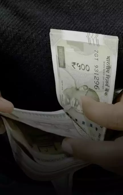 मुंबई का ये ऑटो चालक बिना ऑटो चलाए आखिर कैसे कमा रहा है ₹8 लाख/माह, जान लीजिए कमाई का नया ज़रिया