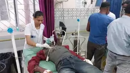 लातेहार के करकट में हुई भयानक सड़क दुर्घटना। जिसमें एक महिला की हुई मौत एक रेफर और एक गंभीर रूप से घायल। #latehar