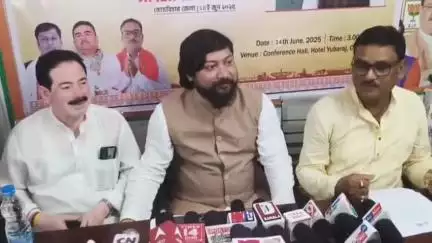 কোচবিহার ১: কেন্দ্রীয় স্বরাষ্ট্র মন্ত্রকের চরম ব্যর্থতার কারণে অনুপ্রবেশ ঠেকাতে ব্যর্থ, কোচবিহারে কটাক্ষ তৃণমূল রাজ্য মুখপাত্রের