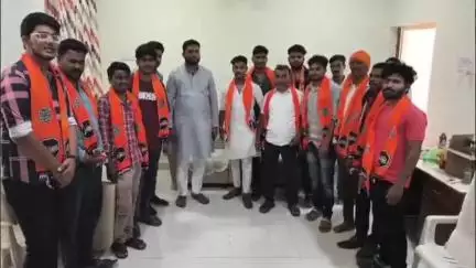 वर्धा: विश्रामगृह येथे युवकांचा मनसेत प्रवेश; जिल्हाध्यक्ष शंकर पोटफोडे यांची प्रमुख उपस्थिती