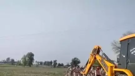 श्रीविजयनगर के 23GB में प्रशासन द्वारा ओवरहेड बैरिकेडिंग हटाए जाने का मामला, ग्रामीणों ने शुरू किया विरोध आंदोलन