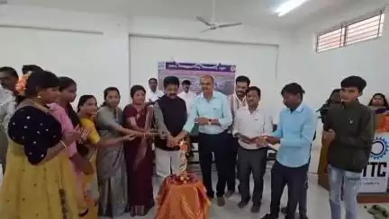 ಚಳ್ಳಕೆರೆ: ವಿದ್ಯಾರ್ಥಿಗಳು ಜಿಟಿಟಿಸಿ ಕೇಂದ್ರ ಸೇರ್ಪಡೆಯಾದರೆ ಉತ್ತಮ ಭವಿಷ್ಯ ರೂಪಿಸಿಕೊಳ್ಳಬಹುದು; ನಗರದಲ್ಲಿ ಶಾಸಕ ಟಿ.ರಘುಮೂರ್ತಿ