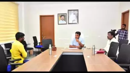 సిరిసిల్ల: గోశాలలో సిబ్బంది నియామకానికి ఇంటర్వ్యూలు 40 పోస్టులకు 200 మందిని ఇంటర్వ్యూ చేసిన కలెక్టర్ సందీప్ కుమార్ ఝా