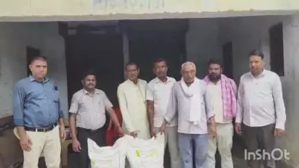 हरिहरगंज: हरिहरगंज व्यापार मंडल में धान बीज बिक्री केंद्र का शुभारंभ हुआ
