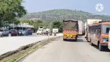 संगमनेर: चंदनपुरी घाटात दोन तास वाहतूक कोंडी #jansamasya