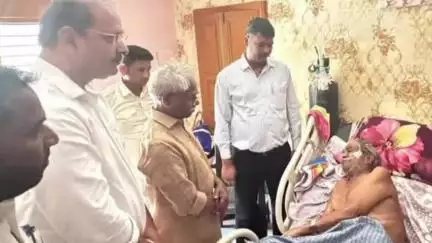 प्रतापगढ़: पूर्व जनजाति मंत्री से मिले वर्तमान जनजाति मंत्री, नंदलाल मीणा के स्वास्थ्य की ली जानकारी, शीघ्र स्वस्थ होने की कामना
