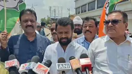 जगदलपुर: सुकमा में राजीव भवन को अटैच करने के विरोध में कांग्रेस ने फूंका भाजपा सरकार और ED का पुतला, सुशील मौर्य ने सरकार को घेरा