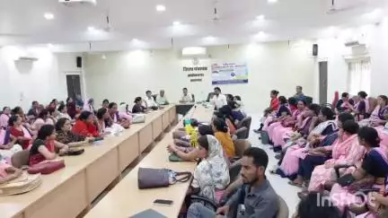 अशोक नगर: जिला पंचायत सभागार में बैठक, आंगनबाड़ी कार्यकर्ताओं को आईटीआई में प्रवेश बढ़ाने की महत्वपूर्ण जानकारी दी गई