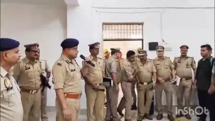मिर्ज़ापुर: पुलिस सीधी भर्ती में चयनित अभ्यर्थियों को लखनऊ में मिलने वाले नियुक्ति पत्र के लिए पुलिसलाइन में एसपी ने की ब्रीफिंग