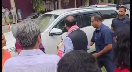 বৰপেটা: জিলা পুথিভঁৰাল প্ৰেক্ষাগৃহত অনুষ্ঠিত অংগনৱাড়ী কৰ্মী স্মাৰ্টফোন প্ৰদান অনুষ্ঠানত মন্ত্ৰী চন্দ্ৰমোহন পাটোৱাৰীৰ অংশ গ্ৰহণ