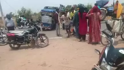 चौसा: चौसा यादव मोड़ और बारे मोड़ के बीच ई-रिक्शा पलटने से पति-पत्नी घायल, प्राथमिक उपचार के बाद रेफर