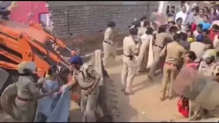 रायगढ़: जिले में घरों की तोड़फोड़ पर कांग्रेस ने कहा, तबाही की नींव में विकास करने में रूह न कांपे वो संघी भाजपाई ही हो सकता है