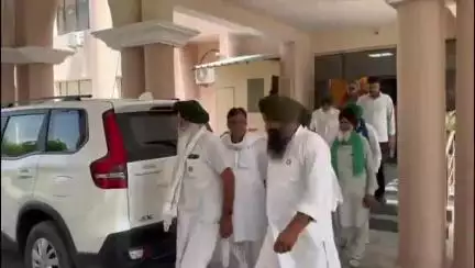 ਫਾਜ਼ਿਲਕਾ: BKU ਕਾਦੀਆਂ ਵੱਲੋਂ ਫਾਜ਼ਿਲਕਾ ਦੇ ਐਸਐਸਪੀ ਦਫ਼ਤਰ ਵਿਖੇ SSP ਨੂੰ ਮਿਲੇ ਅਤੇ ਸ਼ਰਾਰਤੀ ਅਨਸਰਾਂ ਖ਼ਿਲਾਫ਼ ਕਾਰਵਾਈ ਦੀ ਕੀਤੀ ਮੰਗ #jansamasya