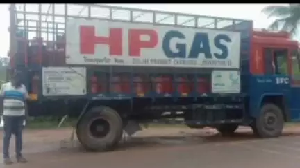 ಸೋಮವಾರಪೇಟೆ: ಸೋಮವಾರಪೇಟೆಯಲ್ಲಿ ಕಾರು ಹಾಗೂ ಗ್ಯಾಸ್ ಲಾರಿ ನಡುವೆ ಅಪಘಾತ