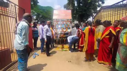 ରାୟଗଡା: ରାୟଗଡ଼ା ବ୍ଲକର କତାପେଟା ଓ କୁମୁତୁଲପେଟା ରେ ବୁଲିଲା ବିକାଶ ବାହନ ଯାତ୍ରା ଗାଡ଼ି, ଯୋଗ ଦେଲେ ଗୋଷ୍ଠି ଊନ୍ନୟନ ଅଧିକାରୀ