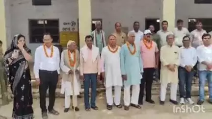 बिधूना: ऐरवाकटरा के श्री गांधी इंटर कॉलेज में प्रबंध समिति का गठन हुआ, मौके पर कई लोग रहे मौजूद