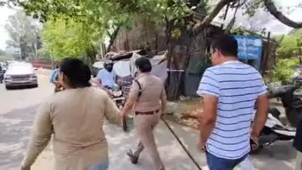 रूड़की: गणेशपुर के पुल पर झोपड़ी में रहने वाली संदिग्ध मुस्लिम महिला को पुलिस ने किया गिरफ्तार, खुलेआम कर रही थी गलत कार्य