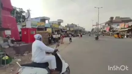 వినుకొండ పట్టణంలో రాత్రికి రాత్రే అక్రమ కట్టడాలపై కొరడా జులిపించిన మున్సిపల్ అధికారులు