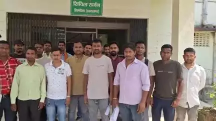सिमडेगा: 108 एंबुलेंस चालक और टेक्नीशियन ने सिविल सर्जन को सौंपा ज्ञापन, बताई अपनी समस्या