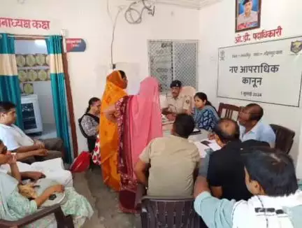 मोहनपुर: भूमि विवाद निपटारे के लिए मोहनपुर थाना परिसर में जनता दरबार आयोजित