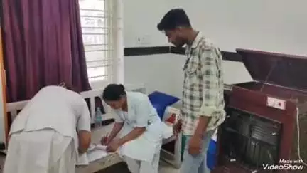 बेगमगंज: बेगमगंज नगर के पिराशाह मोहल्ले में 3 लोगों ने एक युवक पर चाकू से किया हमला