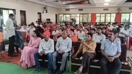 लालबर्रा: रक्षिता शौर्य शक्ति फाउंडेशन द्वारा नगर के निजी लॉन में आयोजित सम्मान समारोह में आईएएस व अन्य अधिकारी सम्मानित