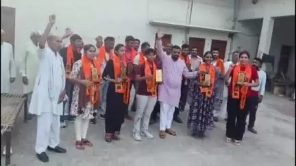 बड़ौत: तमेलागढ़ी गांव में आयोजित सम्मान समारोह में सरकारी नौकरी पाने वाले एवं खिलाड़ियों को किया गया सम्मानित
