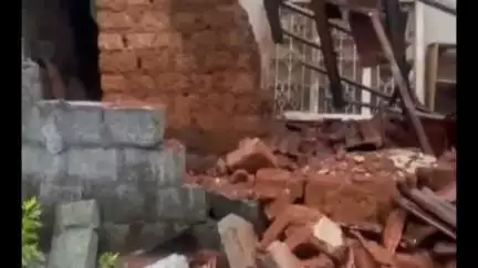 ഒറ്റപ്പാലം: അമ്പലപ്പാറയിൽ കനത്ത മഴയിൽ വീടിന്റെ അടുക്കള ഭാഗം തകർന്ന് വീണു