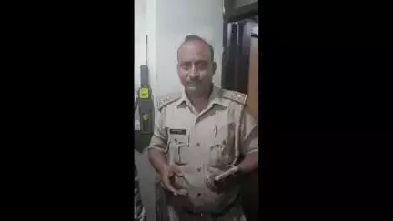 कोल: जेएन मेडिकल में सुरक्षाकर्मी और तीमारदार के बीच हुई मारपीट, जमीन पर तड़पता रहा मरीज, वीडियो हुआ वायरल