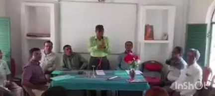 नाला: नाला BRC में शिक्षक-शिक्षिकाओं की गुरु गोष्ठी का आयोजन, प्रखंड शिक्षा प्रसार पदाधिकारी मिलन कुमार घोष रहे मौजूद