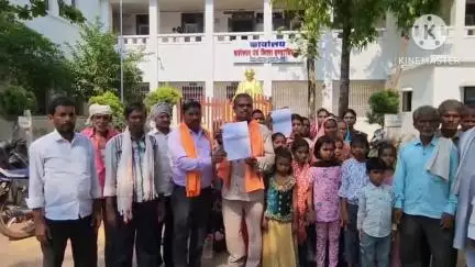 दनिया में शिक्षिका के खिलाफ ग्रामीणों का विरोध,16 जून से तालाबंदी की चेतावनी,कलेक्ट्रेट में लगाई गुहार #jansamasya
