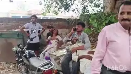 भोगनीपुर: नोनापुर के निकट डम्फर ने ऑटो में मारी जोरदार टक्कर, हादसे में एक युवक की मौत, पिता-पुत्री घायल