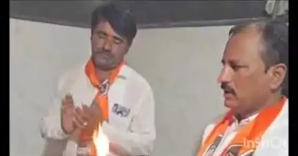 औसा: मनसे अध्यक्ष राज ठाकरे यांच्या वाढदिवसानिमित्त दीर्घायुष्य लाभावे यासाठी औसा येथे मनसेने केली मुक्तेश्वर मंदिरात महाआरती