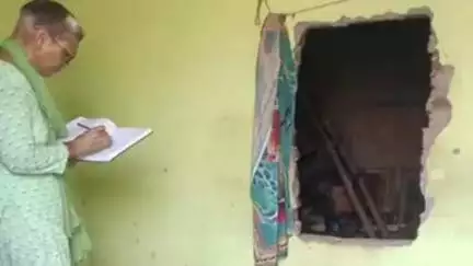 रोहतक: चिन्योट कॉलोनी में किराए पर रहने वाली शीला ने फांसी लगाकर की आत्महत्या, पुलिस ने शव कब्जे में लिया