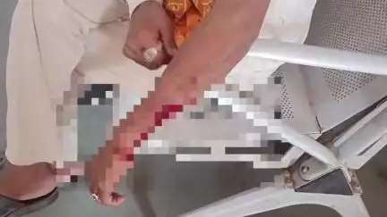 एटा: दिनदहाड़े अलीगंज चुंगी सैनिकपड़ाव में गिहार बस्ती के तीन युवकों ने बस चालक से की मारपीट, छीने मोबाइल और पैसे